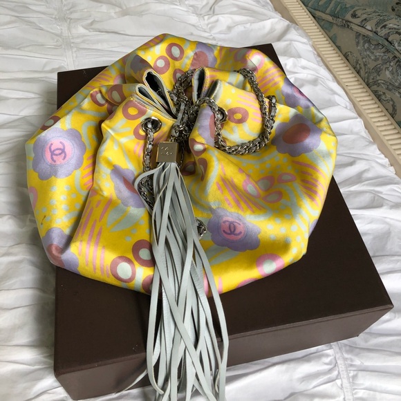 Vintage Chanel Authentic silk yellow floral drawstrings bag. Excellent cond. - Picture 1 of 2